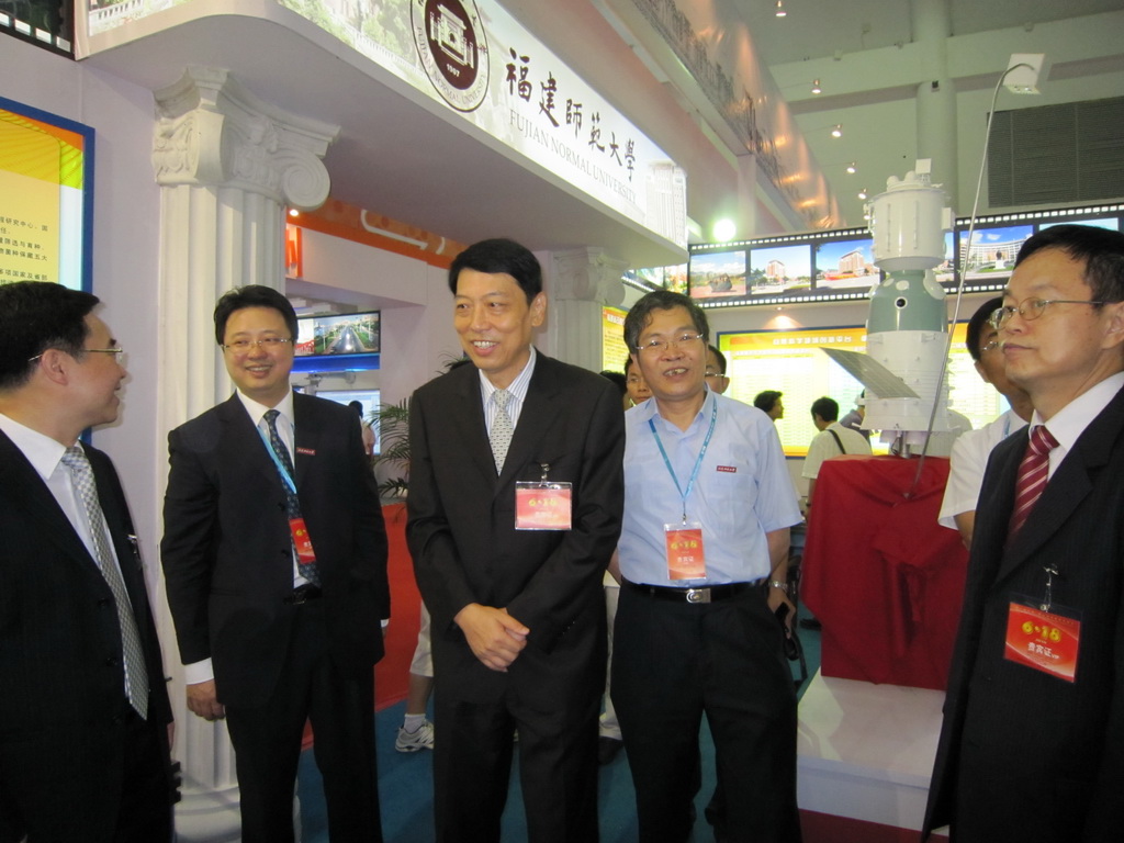 鞠维强厅长到乐玩（中国）展馆指导